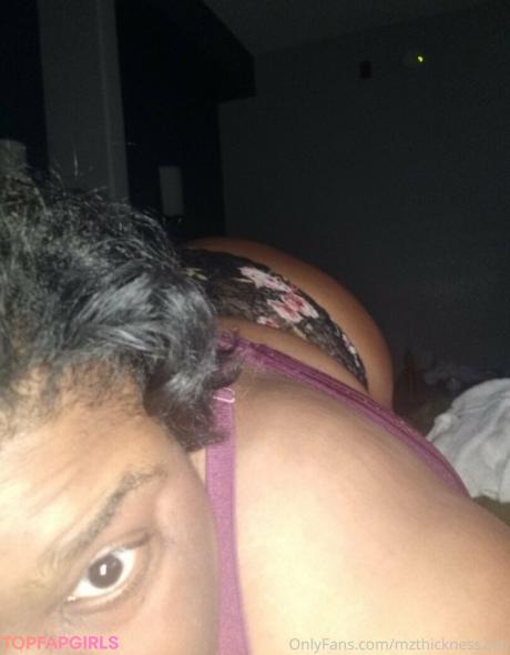 Mzthickness2uu nude leaked OnlyFans pic
