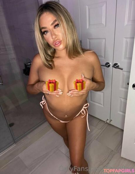 Breeflaa nude leaked OnlyFans pic
