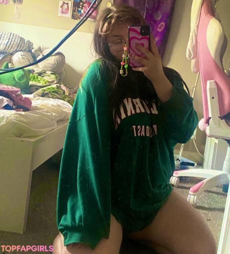 Holyhollyphoebe nude leaked OnlyFans pic