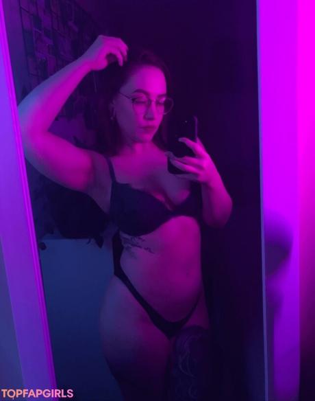 Alexmarkelle nude leaked OnlyFans pic