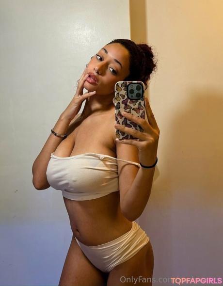Yazbunny nude leaked OnlyFans pic