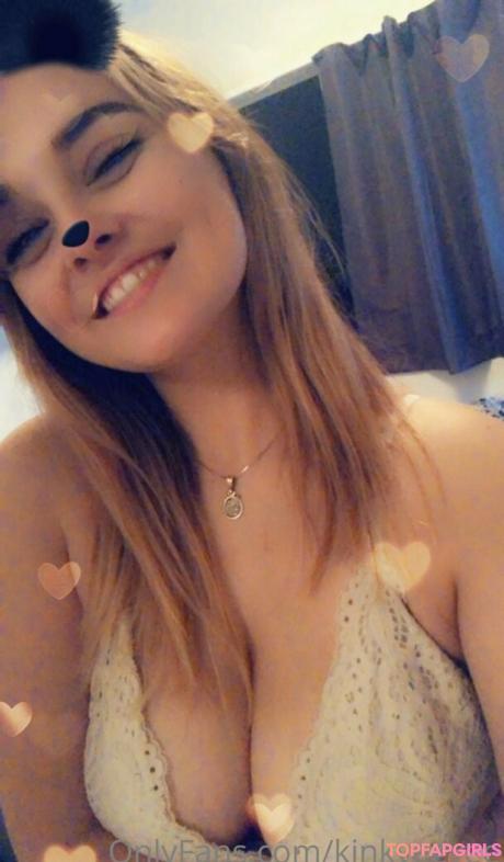 Kinkyeevee nude leaked OnlyFans pic
