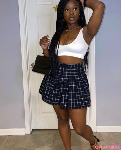 Thick nude leaked OnlyFans pic