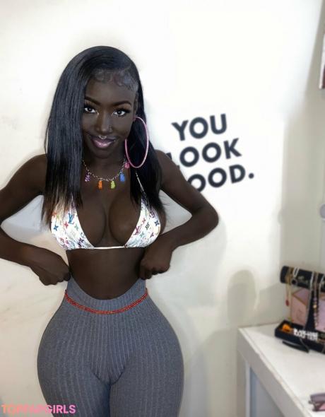 Lazelle nude leaked OnlyFans pic