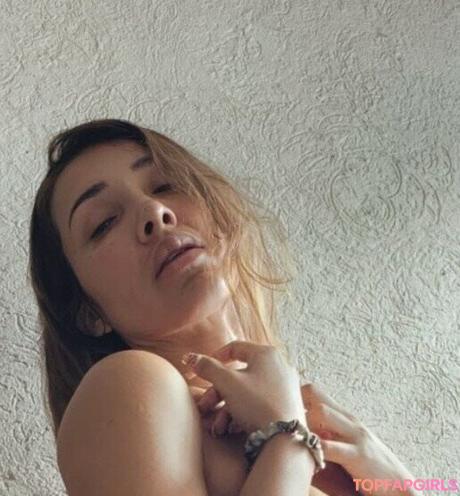 Alma nude leaked OnlyFans pic