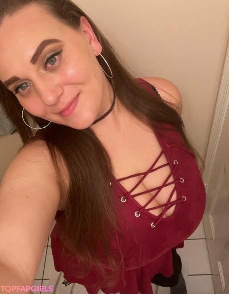 Bustybae95 nude leaked OnlyFans pic