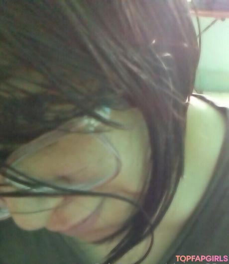 Elenagr33n nude leaked OnlyFans pic