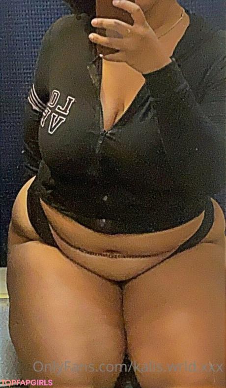 Kalis.wrld.xxx nude leaked OnlyFans pic