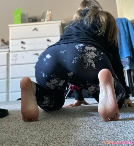Feet.guurl nude leaked OnlyFans pic