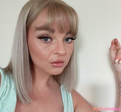 Emily nude leaked OnlyFans pic