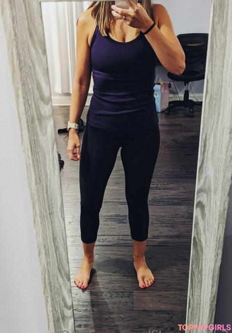 Fitmomwith3 nude leaked OnlyFans pic