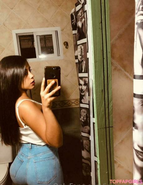 Imcaroline nude leaked OnlyFans pic