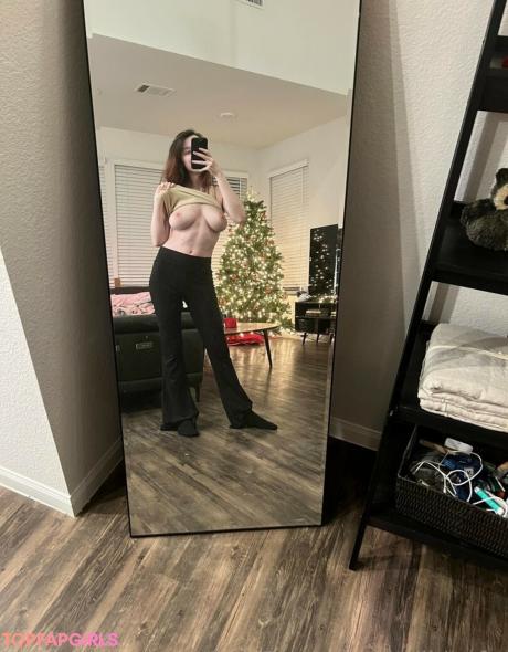 EmiliaNSFW nude leaked OnlyFans pic