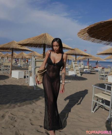 Paola nude leaked OnlyFans pic