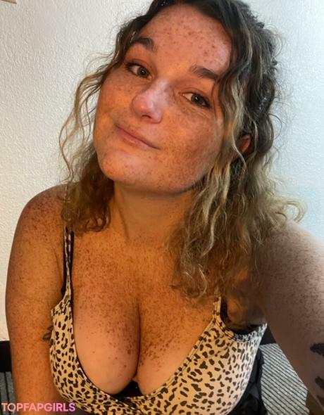 Freckled nude leaked OnlyFans pic