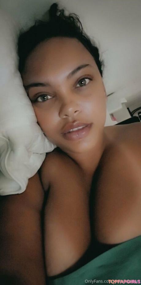 Yettajobrown nude leaked OnlyFans pic