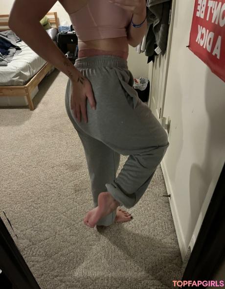 Pretty nude leaked OnlyFans pic